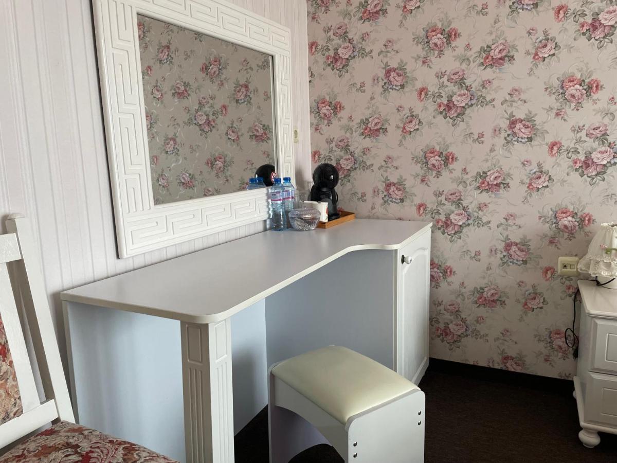 Family Hotel Deykin Slăntjev Brjag Exteriör bild