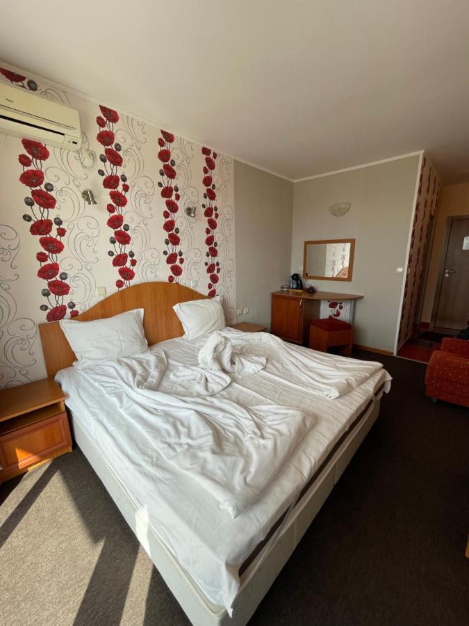 Family Hotel Deykin Slăntjev Brjag Exteriör bild