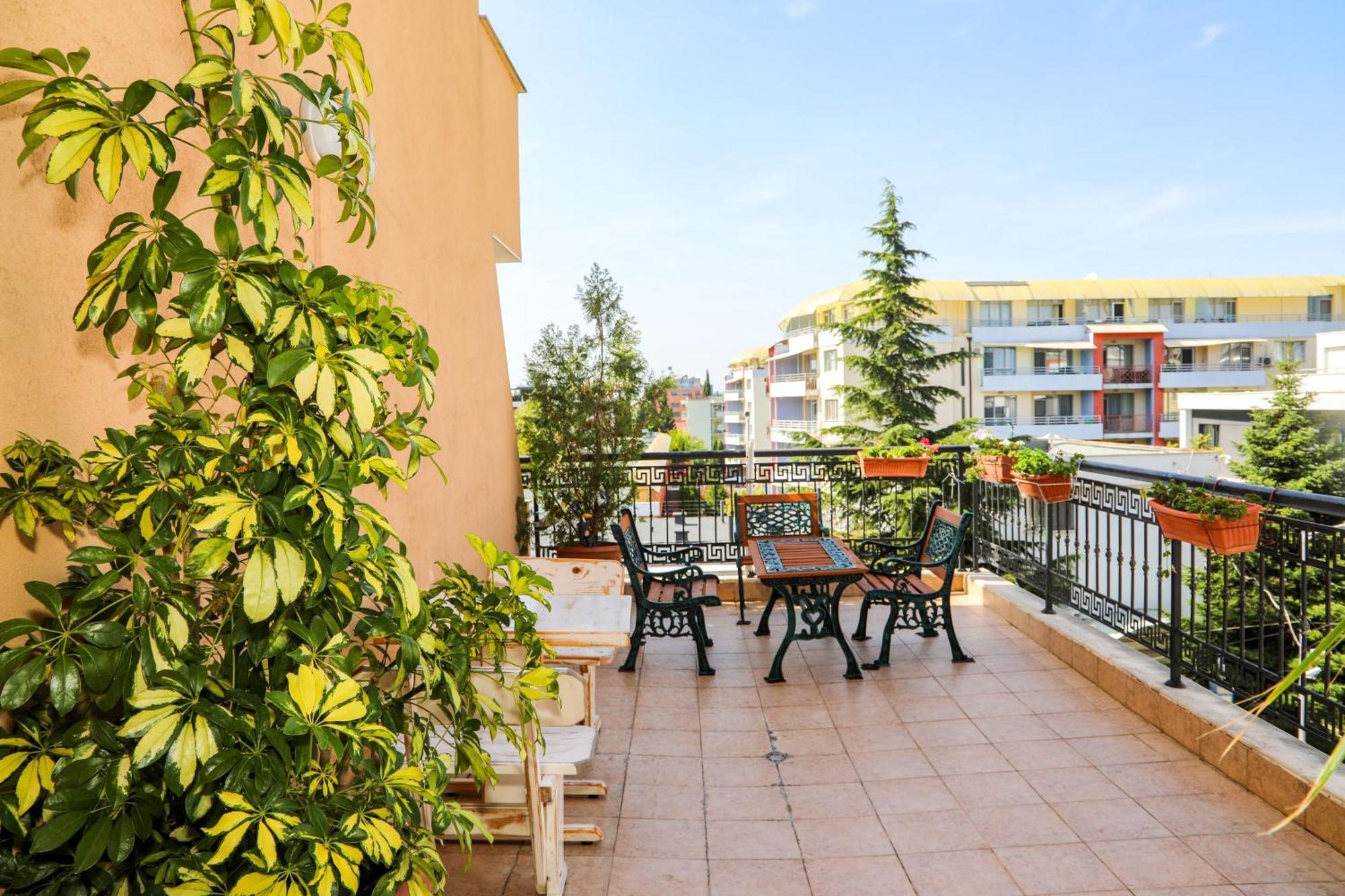 Family Hotel Deykin Slăntjev Brjag Exteriör bild