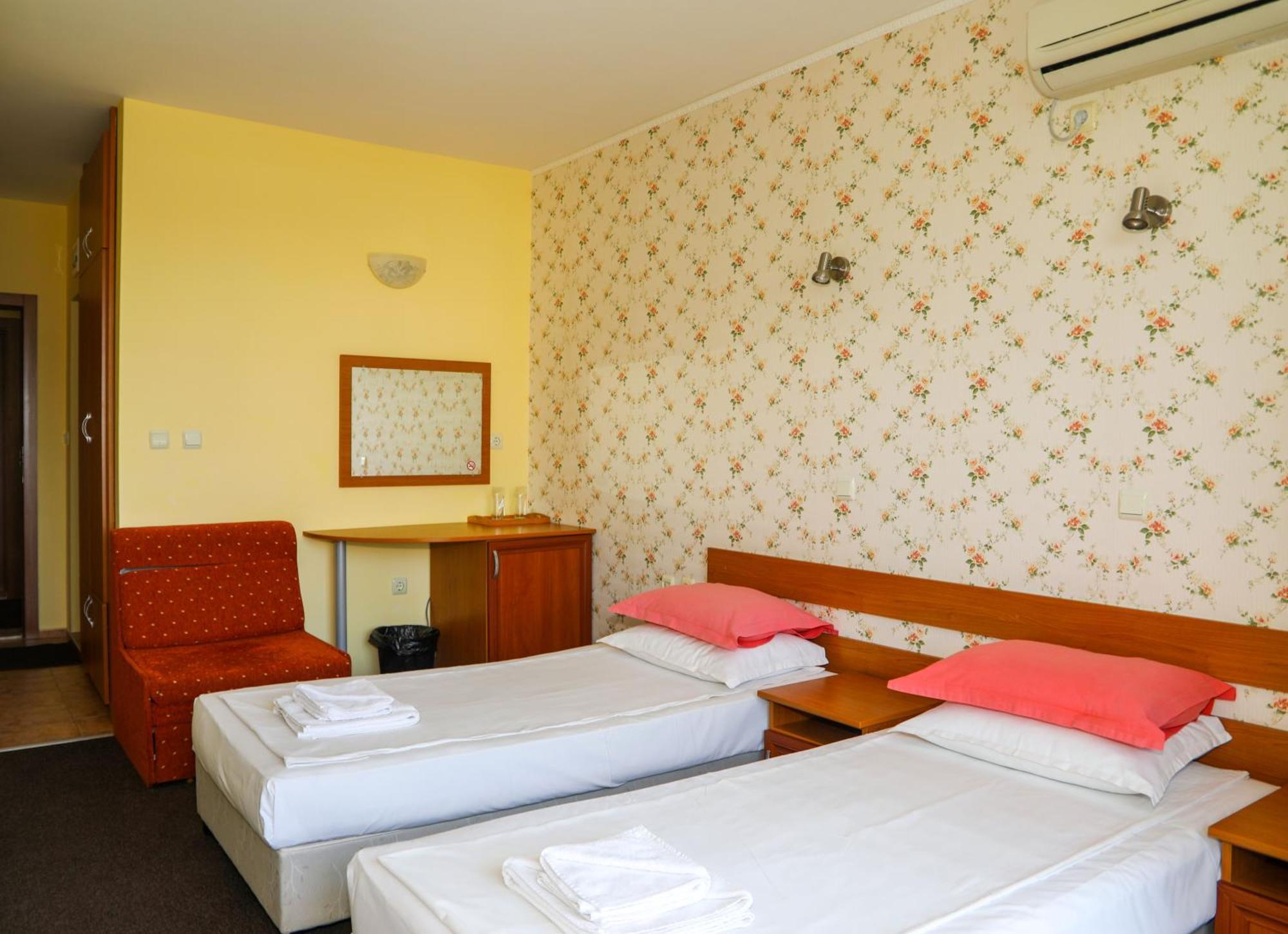 Family Hotel Deykin Slăntjev Brjag Exteriör bild