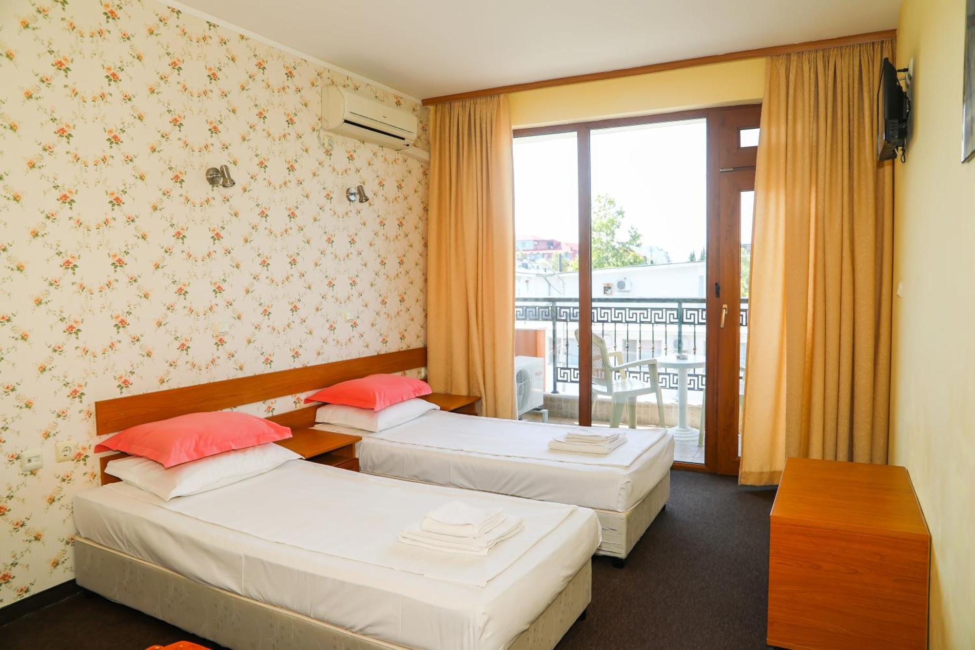 Family Hotel Deykin Slăntjev Brjag Exteriör bild