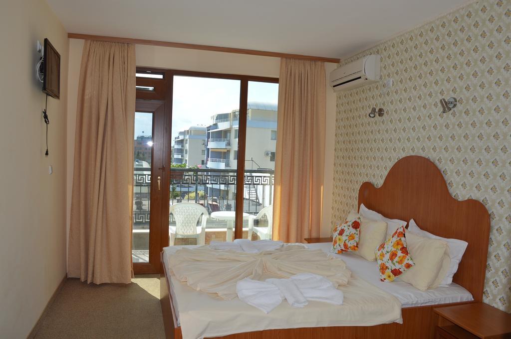 Family Hotel Deykin Slăntjev Brjag Exteriör bild
